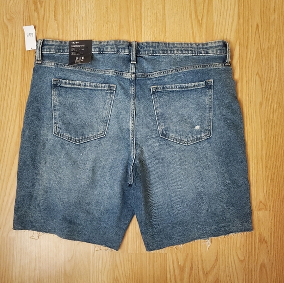 Bermuda Shorts - Picture 2 of 2